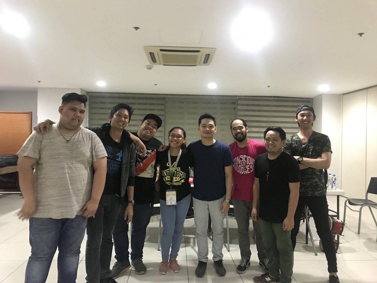 chipsasoy's tweet photo. Jen and Jensen and The Flips #char 😭💛
#TWP2017 https://t.co/ipcCCkvCxk