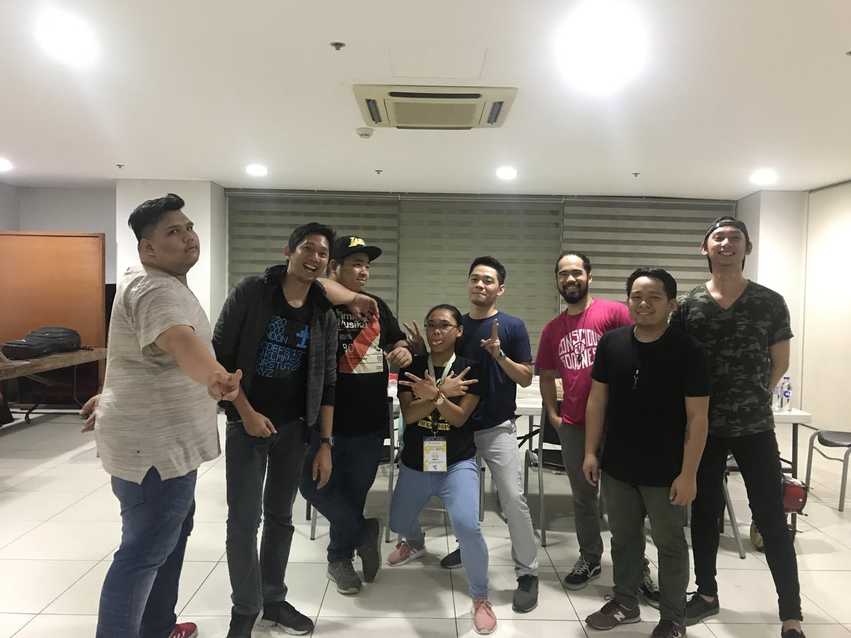 chipsasoy's tweet photo. Jen and Jensen and The Flips #char 😭💛
#TWP2017 https://t.co/ipcCCkvCxk