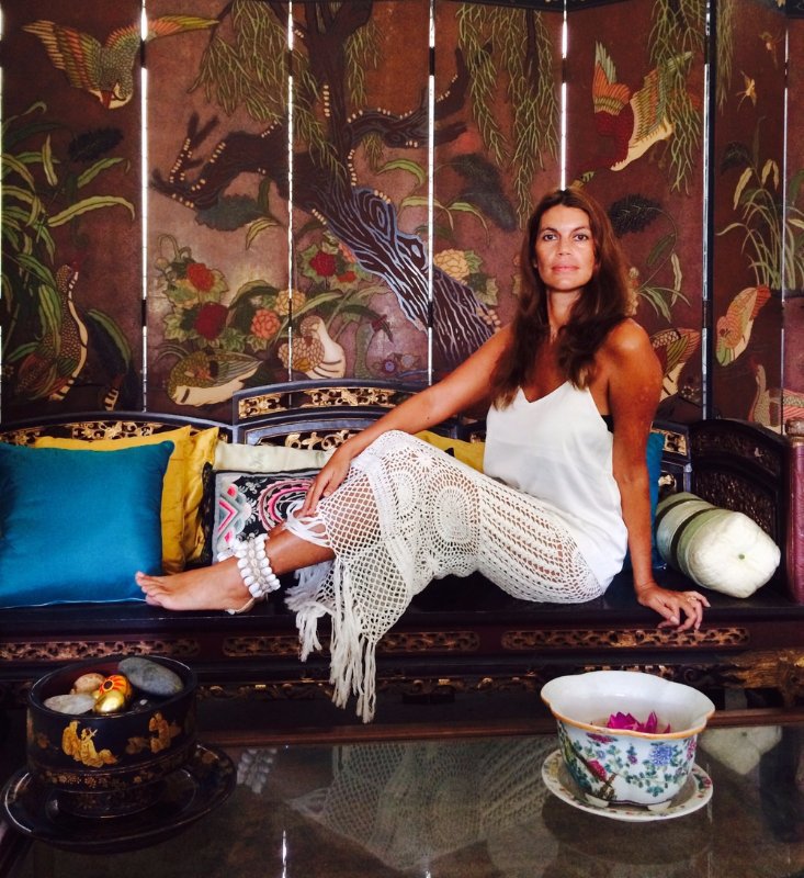 eluxemagazine's tweet photo. Meet the brainy babes behind some of our favourite #ecofashion blogs: https://t.co/jzKsDeR4pI @theecogypsy @fashionhedgecom @EcoWarrPrincess https://t.co/kF5P42lr5h