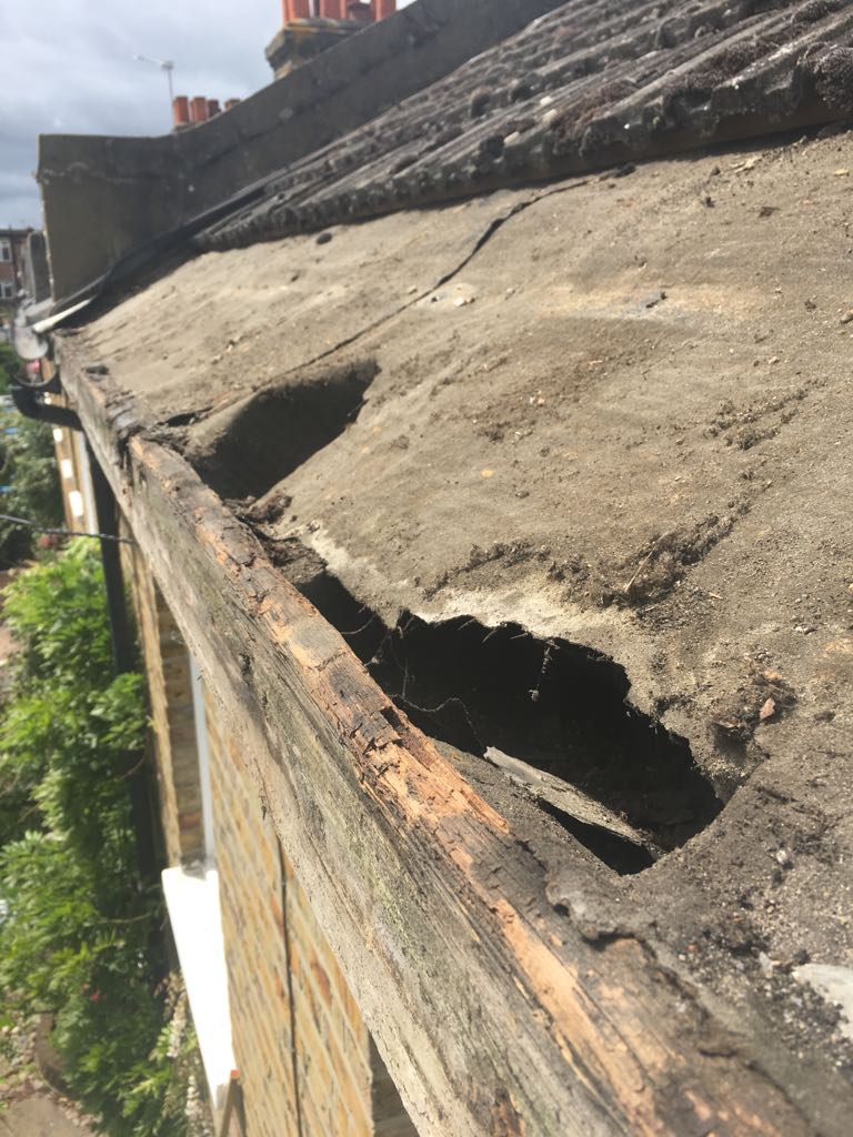 RoofsInKingston's tweet photo. Have rotten fascia boards and under tile felt? Call us today for an estimate... 0208 241 8090 https://t.co/eU9HBpSMd0