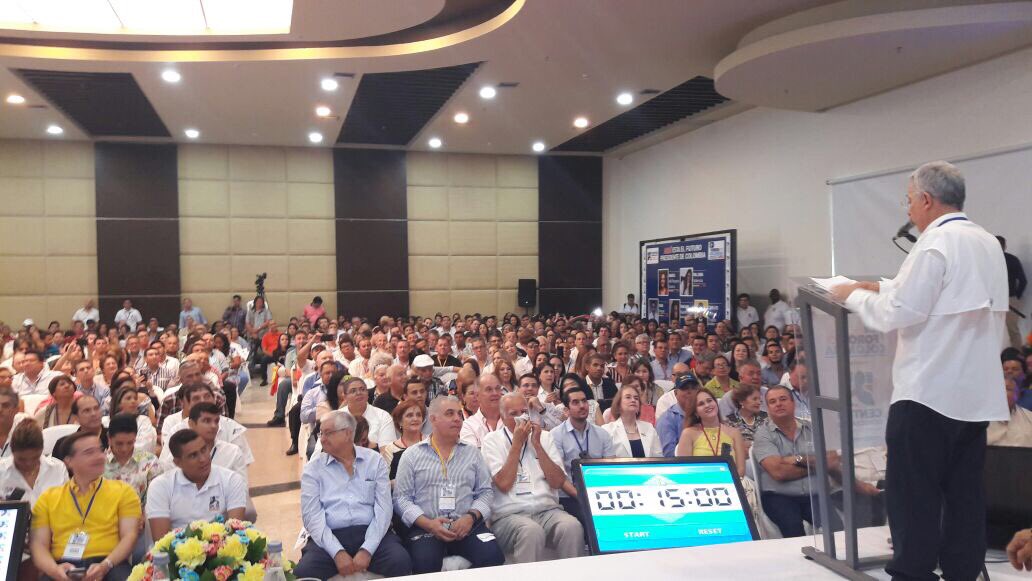 AlvaroUribeVel's tweet photo. #ForoCDEmpleo Hay que bajar impuestos, dar estabilidad y subir el salario mínimo https://t.co/pSmQvkpRaC