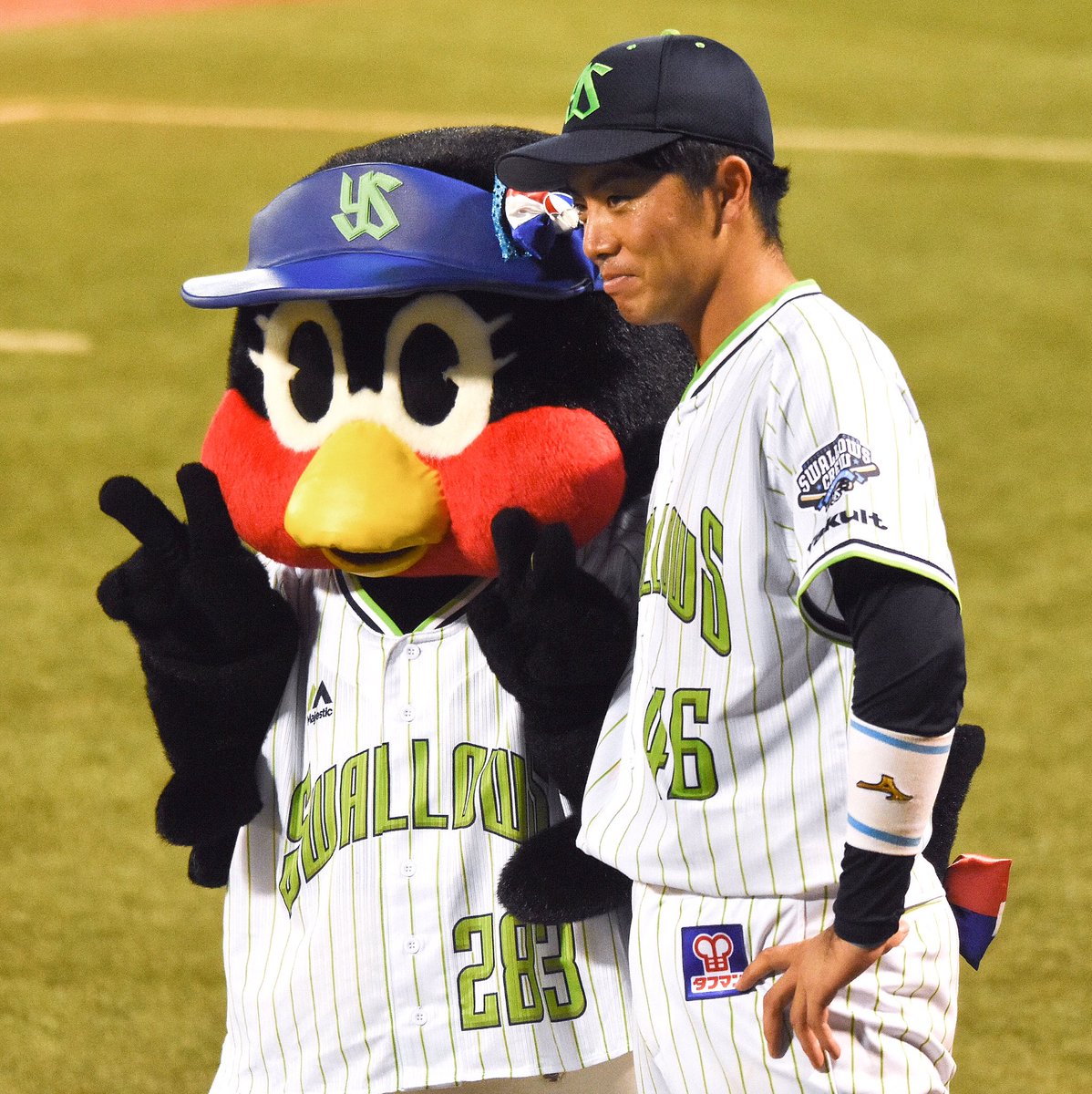 real_ab5's tweet photo. 最初はダメって言ってたり(？)、俺？って感じだった谷内くんですが、しっかりキメ顔でつばみ姫とツーショットを撮ってました😂 https://t.co/LKsLoUuU7q