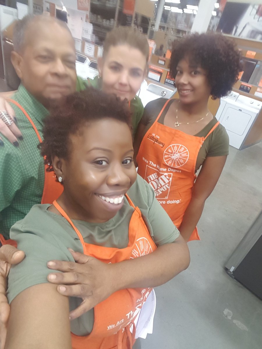 ladykap67's tweet photo. We green #store1225 https://t.co/0iaCFsZuVx