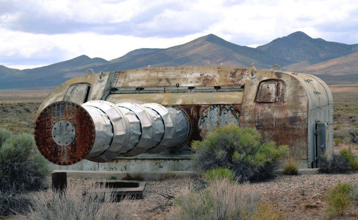 CavasShips's tweet photo. Why a US #Navy heavy #cruiser's Mk 9 8-inch gun #turret from the late 1920s sits today in the Nevada desert. https://t.co/HDAX8QWm2Y https://t.co/6LReI2jp0N
