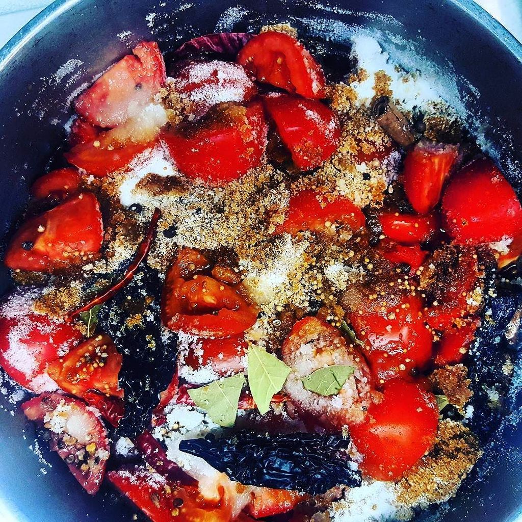 BreakfastbySC's tweet image. Ketchup! ...Catsup? 🍅🍅🍅
#wecookinoverhere #ketchup #breakfast #brunch #tomato ift.tt/2vA971Z