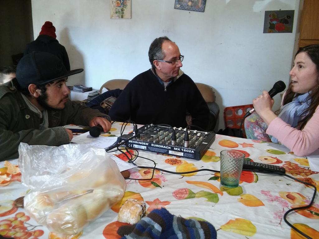 JuliRigueiro's tweet photo. Ahora por @radiodelaazotea desd #SanJacinto hablando sobre las jornadas comunales por #BarriosDignos! @VamosMGP https://t.co/bcBJNiRbUm