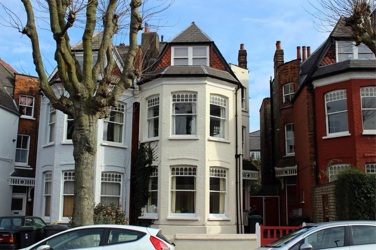 TatlersLLP's tweet photo. #Tetherdown #ForSale : 1st time buyers dream, 1 bed flat a short hop to all bright lights on #N10 - no onward chain. https://t.co/GSDvX3Zt3e https://t.co/W8pRTwRS9m