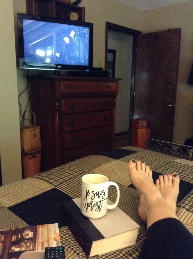 beachibb's tweet photo. #saturdaymorning #coffee #outlander #countrysampler #jesuisprest https://t.co/xzH2NvtpNG