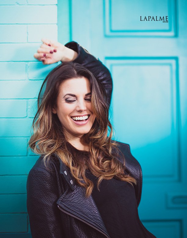 Meghan Ory France tweet media