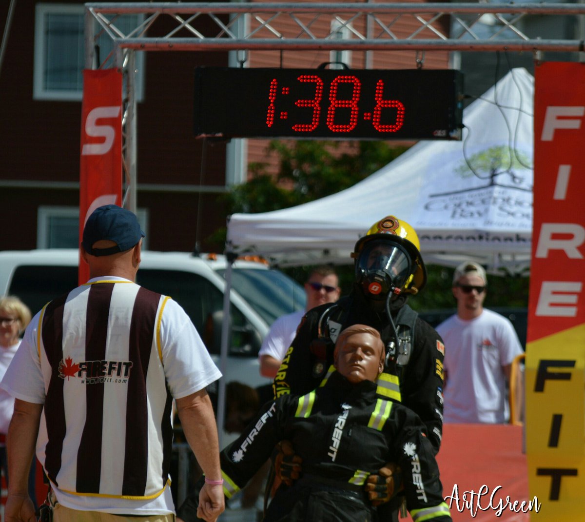 artcgreen's tweet photo. Shane Rose of the CBS Fire department finishing the course with a time of 146.27 #firefitchallenge @TownofCBS https://t.co/WpIrWW5A6S