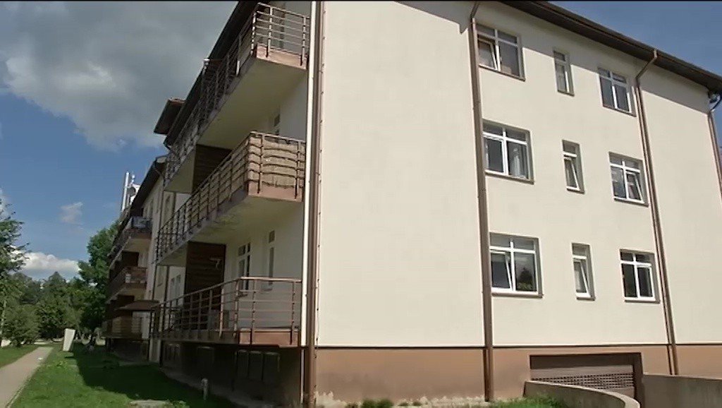 Baldonē mājas iemītniekus nokaitina reliģiozi kaimiņi un skaļas mīlas izpausmes facebook.com/notes/baldonei…