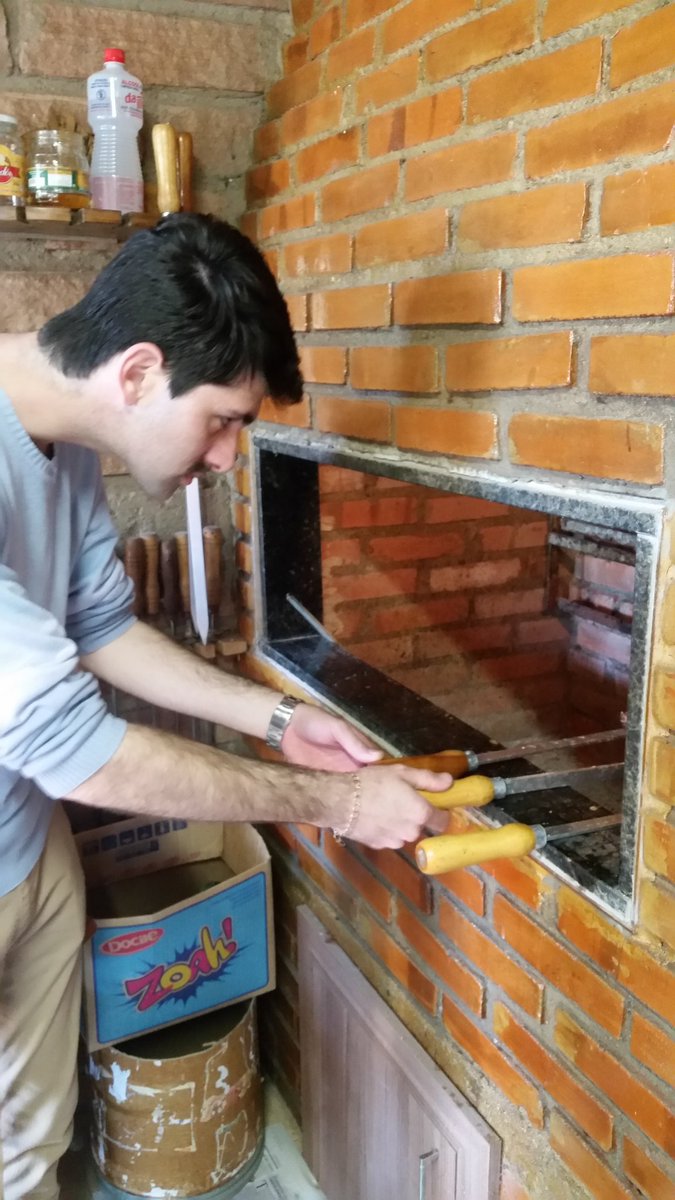 PatronDepre's tweet photo. Sábado és un dia especial para El patrono. Almocito en família, churrasquito sagrado, aprendizado de mis amigo del brasiel https://t.co/hZe4MYBS4l