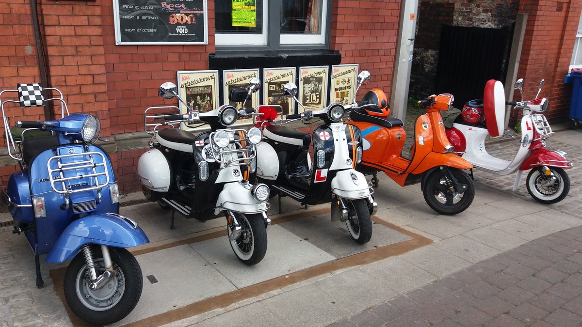 Mcguinness2A's tweet photo. Rixton Rally today #scooters #vespa #lambretta @scooterarti @ScooteringMag https://t.co/7kVWgnwOb8