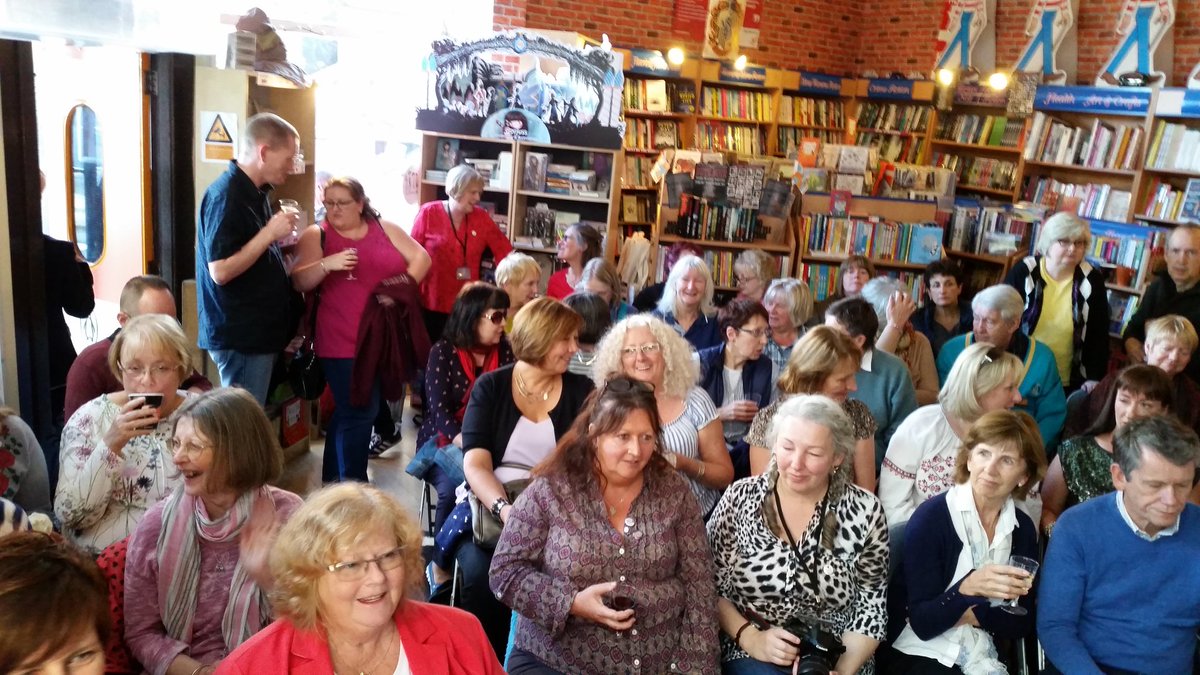 SteveCavanagh_'s tweet photo. Standing room only for @TwoCrimeWriters Men Behind The Mic @ButeNoir https://t.co/IX3JqNSLmz