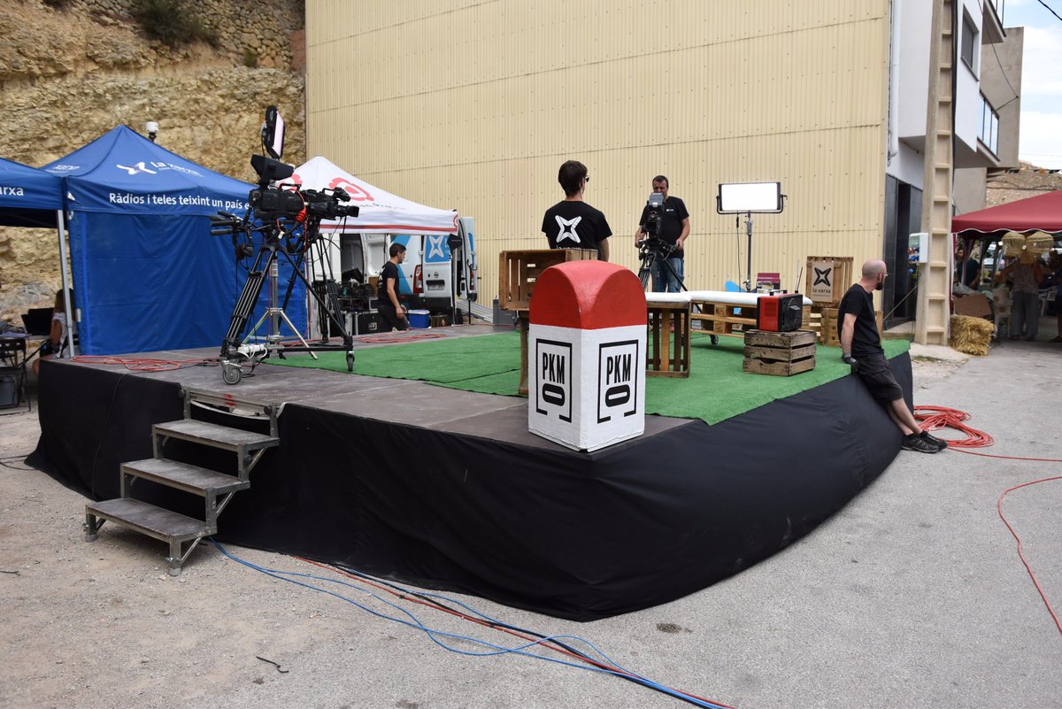 Comencem la tarda amb novetats i entreteniment. Veniu i gaudiu amb nosaltres de la Fira <a href="/RacodelArtesans/">Racó del Artesans</a>.