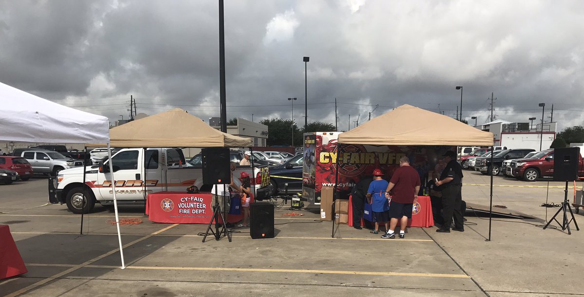 fmm425's tweet photo. #partnership @patJohnsonTHD @JohnathanJ_713 Thank you CyFair VFD, HCSO, American Lung Assoc., and our very own DJ Drew for a great event. https://t.co/aXcdKeeFln