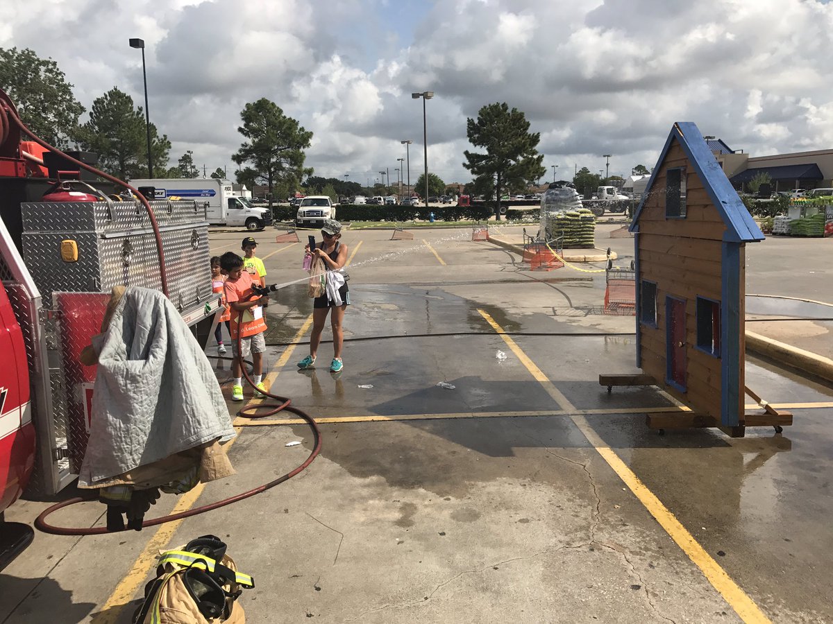 fmm425's tweet photo. #partnership @patJohnsonTHD @JohnathanJ_713 Thank you CyFair VFD, HCSO, American Lung Assoc., and our very own DJ Drew for a great event. https://t.co/aXcdKeeFln