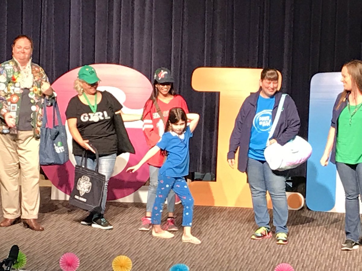emappus's tweet photo. @gsnetx Daisy and @stmarkcatholic 1st grader Sophia shows off her fun personality during a fashion show #TeamGIRL17 https://t.co/ZvGqFi2SWf