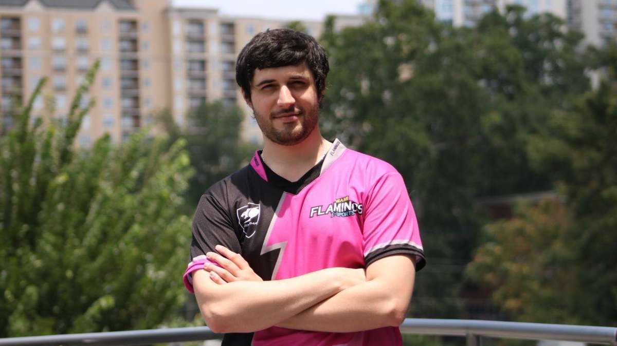 miamiflamingos's tweet photo. #Hearthstone | Some photos of our @PlayHearthstone player @SnailArg at @DreamHackHS @DreamHack #DHATL17

#GoFlamingos #GoSnail 🇦🇷🐌 https://t.co/U66uESYrXQ