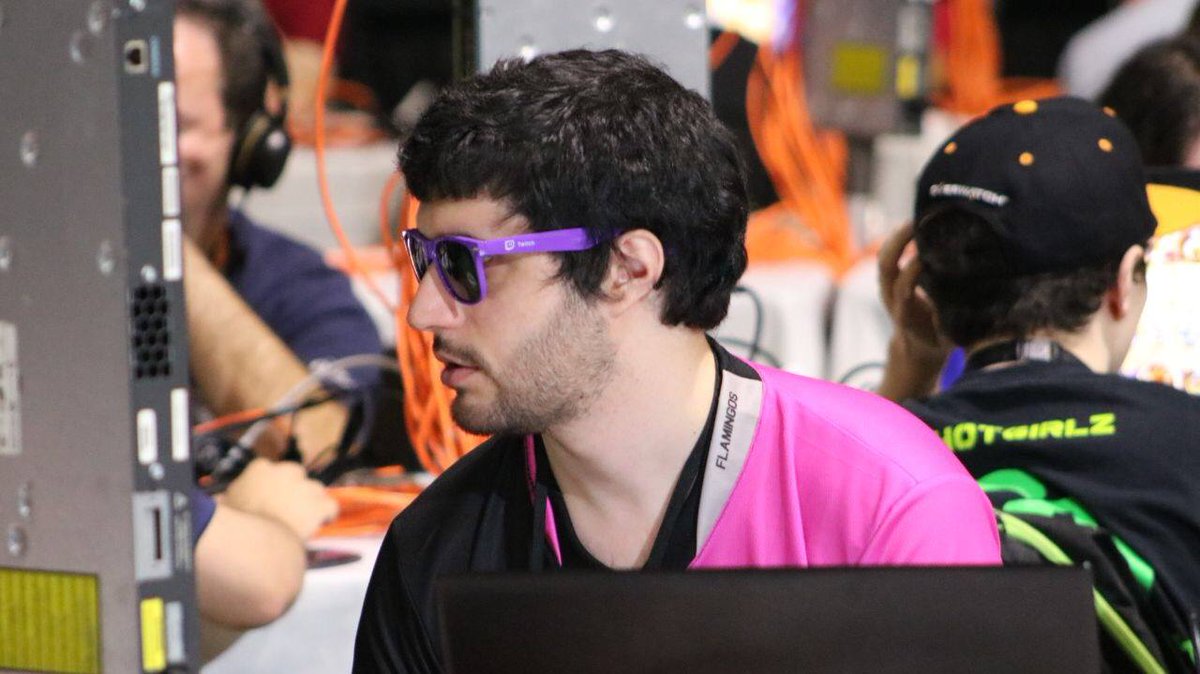 miamiflamingos's tweet photo. #Hearthstone | Some photos of our @PlayHearthstone player @SnailArg at @DreamHackHS @DreamHack #DHATL17

#GoFlamingos #GoSnail 🇦🇷🐌 https://t.co/U66uESYrXQ
