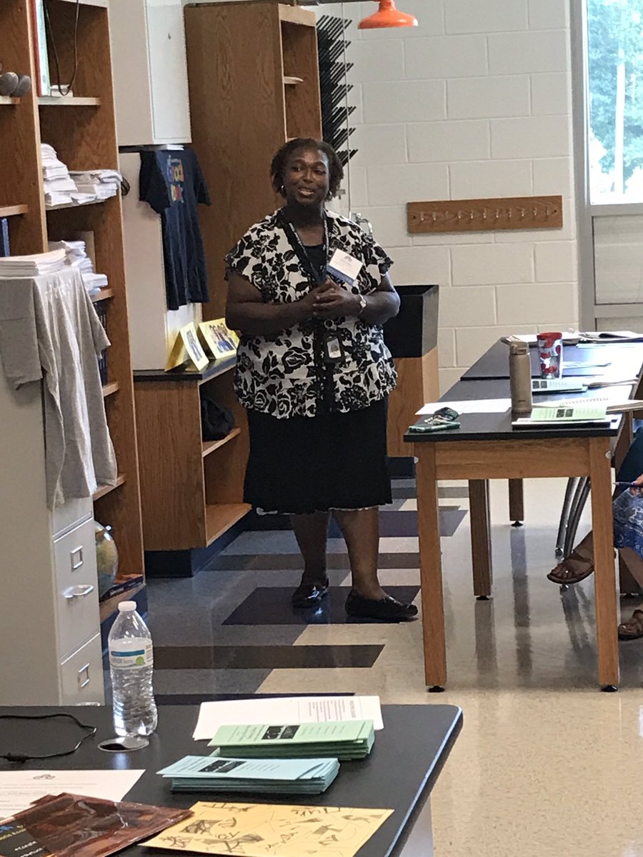 PrinAdams_HHES's tweet photo. Had a blast presenting with these ladies at #2017PWCSEEE & sharing our story making reading a significant part of school culture! @PWCSNews https://t.co/hIWOOTImJ4