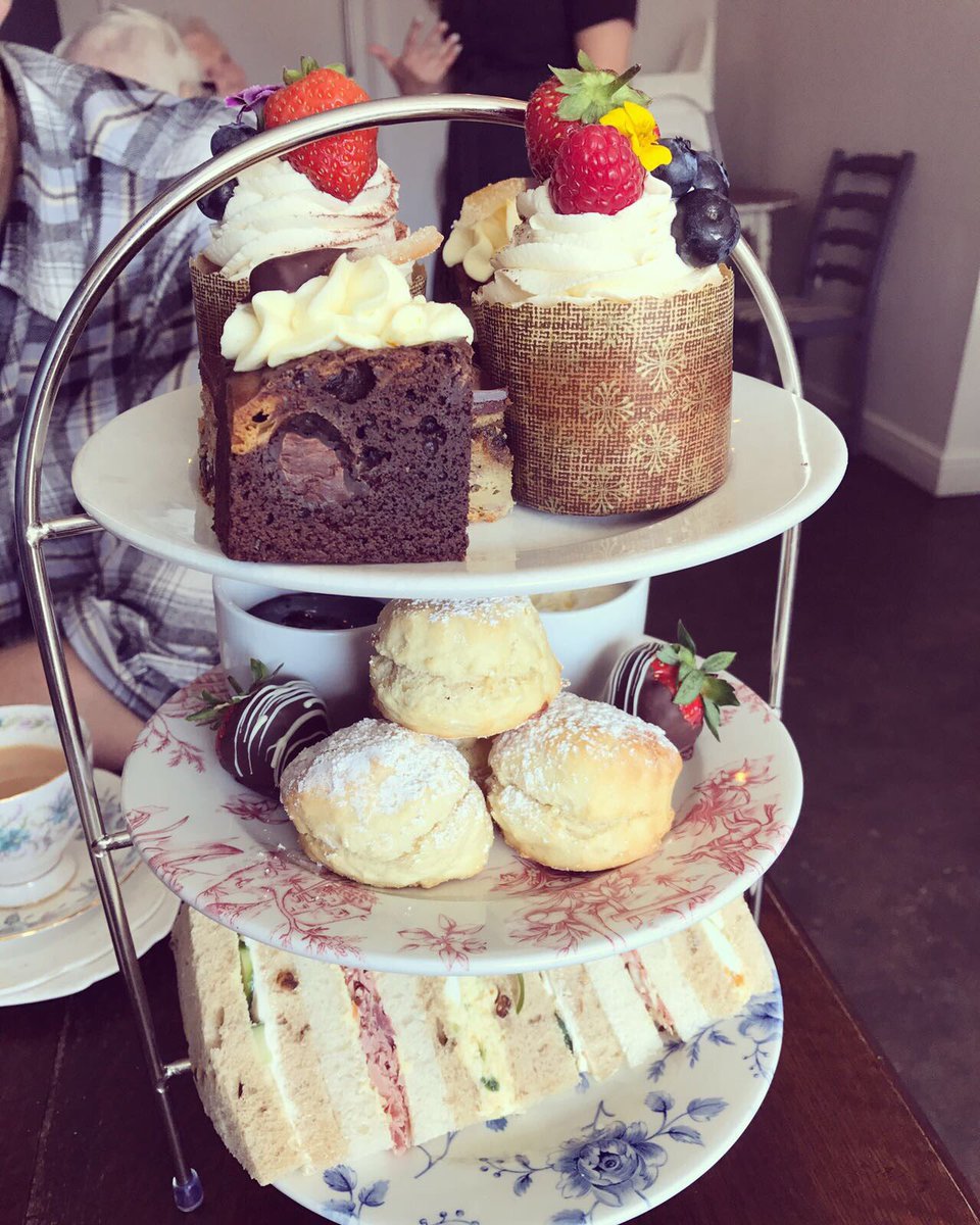 scrumptious_ss's tweet photo. A spot of afternoon tea at @lilyandarthurs https://t.co/mGm3FSP6yb