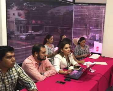 XimenaPuente's tweet photo. En el diálogo #AMMEEC, destaco que como usuaria y empresaria, es importante no regalar nuestros datos personales a cualquier desconocido https://t.co/cLNZQigdPX