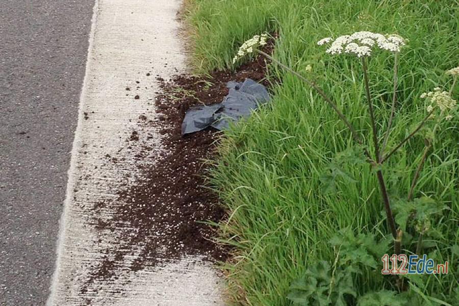 Onbekenden dumpen zakken met hennepgrond 112.press/Pc0y13 #Bennekom #112Nieuws 🚨 https://t.co/81y4AhRcbn