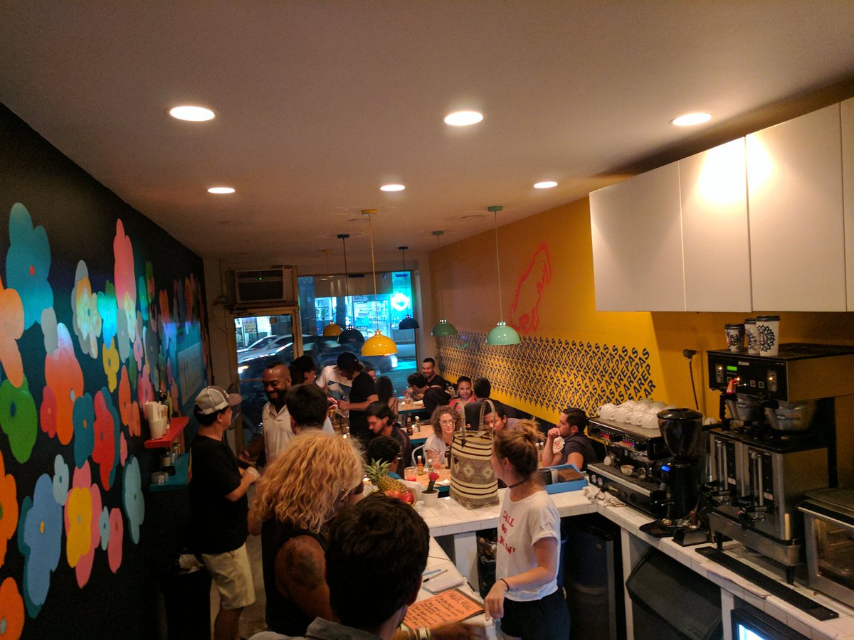 TNRbrooklyn's tweet photo. Stopped by @TintoBrooklyn last night to check out the new look &amp; new menu: handpainted murals &amp; #arepas, early to late on #NostrandAve https://t.co/Dh06dyuDfW