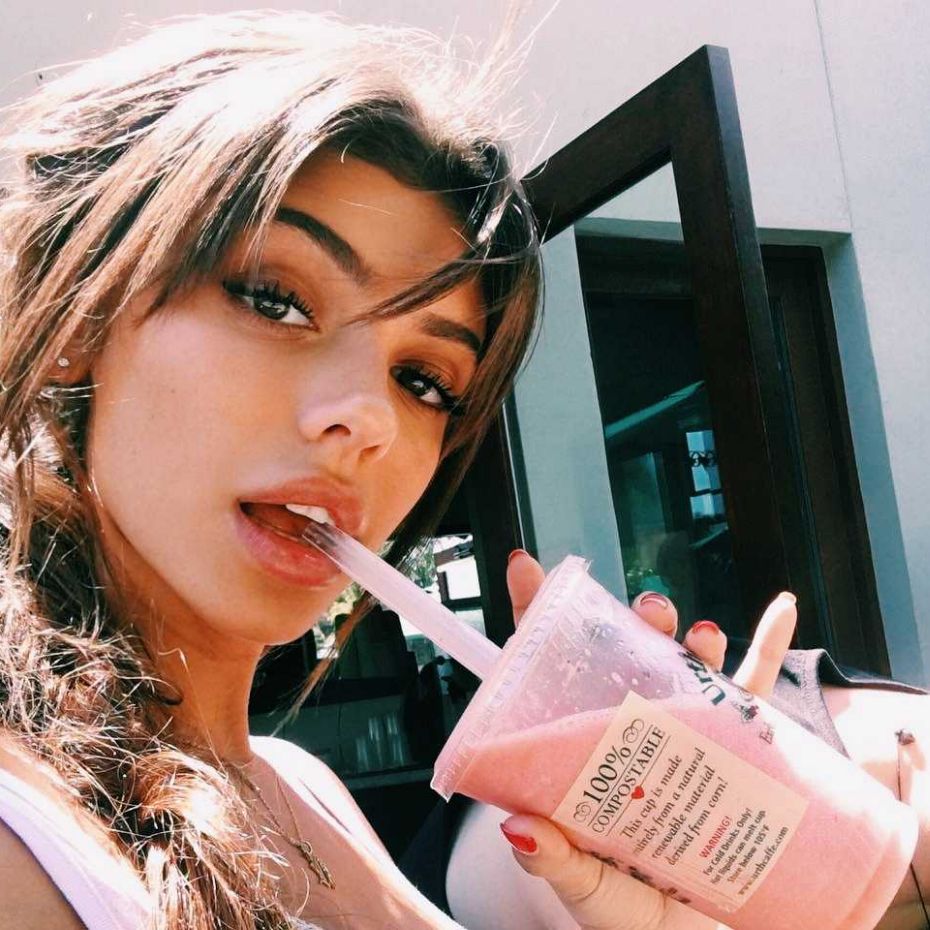 Fakesaltyhuman's tweet photo. 🍑#selfie https://t.co/z1Hgf6vm2I