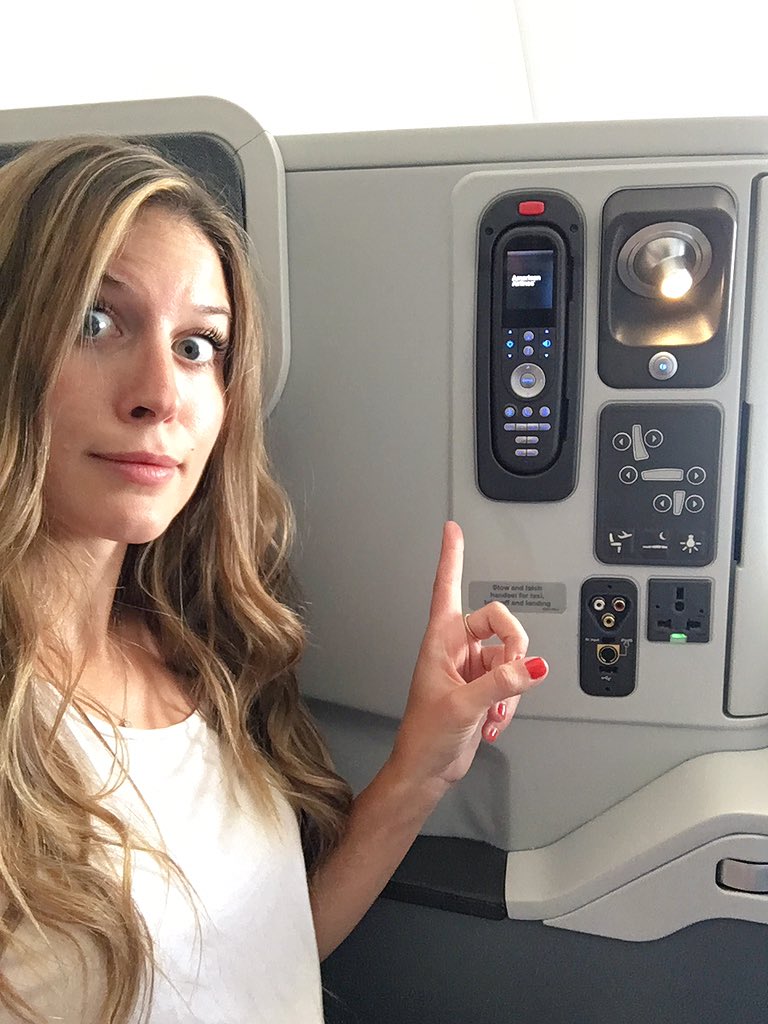 AndreaFeczko tweet picture