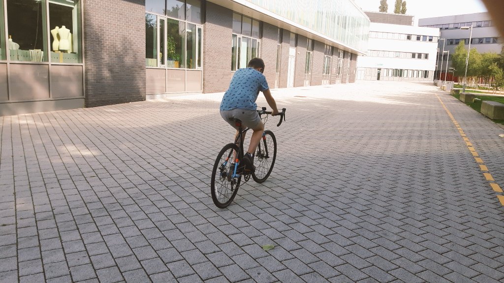andyjb's tweet photo. . @elmycycles first try on @SaracenBikes #hack01 some stole his old @boardmanbikes the partnership starts . thanks Steve great advice. https://t.co/542F7VLgvU
