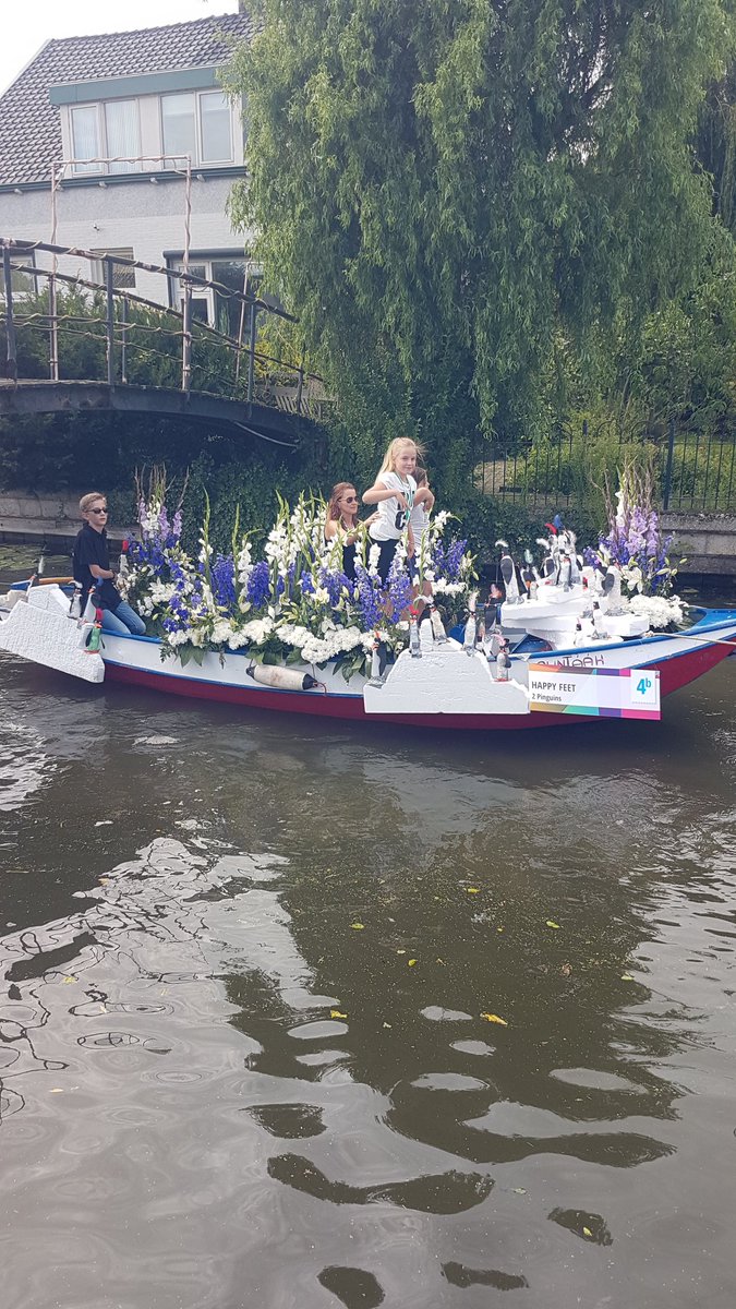 jol_de_vr's tweet photo. Varende corso 2017 #2samen #varendecorso https://t.co/8W92hiHyVA