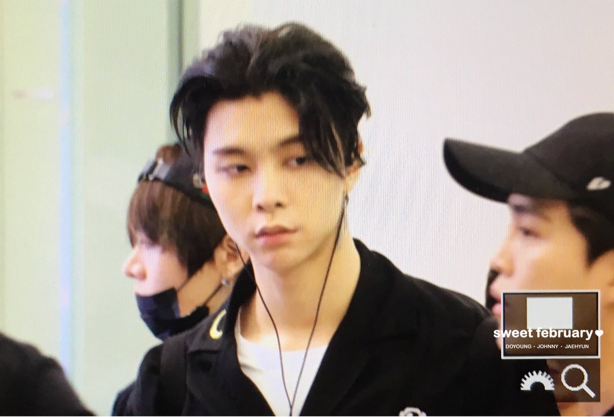 February010914's tweet photo. 170806 HKG 🛫 #JOHNNY #쟈니 #YOUNGHO #영호 #NCT127 #NCT https://t.co/H9eKmlslOn