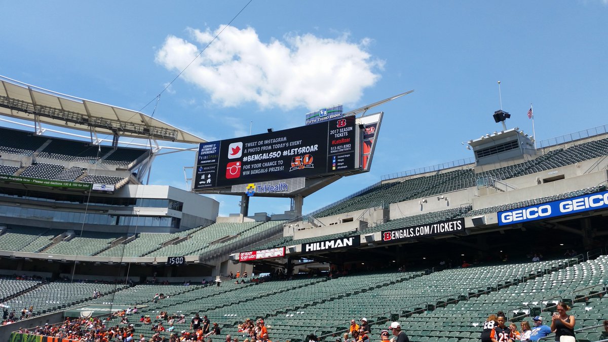 BenMcFall17's tweet photo. At the stadium havin a WHODEY OF A GOOD TIME!!! #Bengals50 https://t.co/9ivf4B63A6
