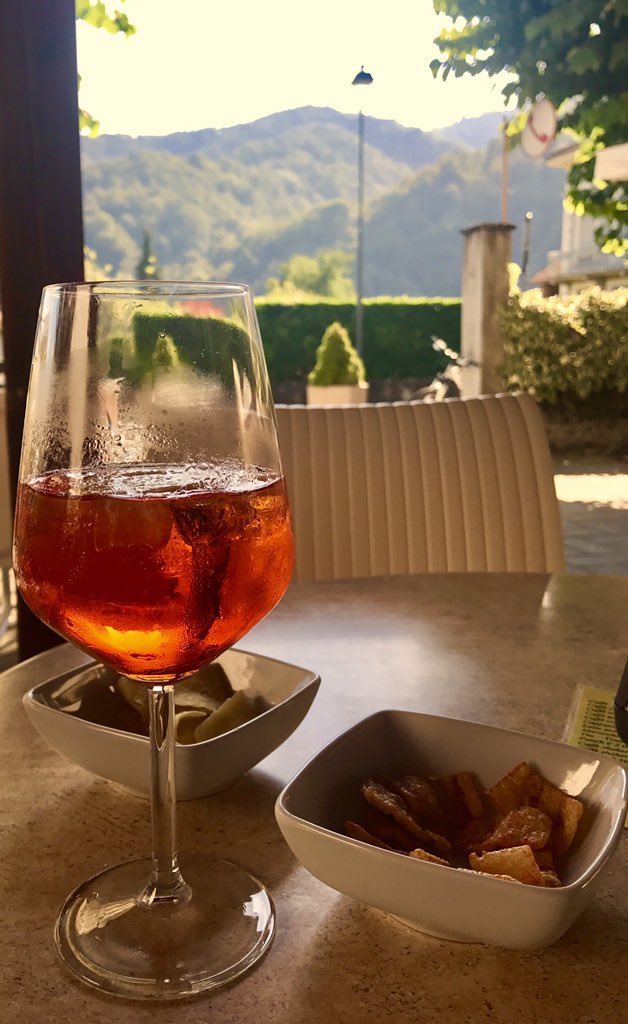 FrancSanchMac's tweet photo. És l'hora de l'aperitiu... #postua #piamonte #spritz https://t.co/Duj3jcPGsd