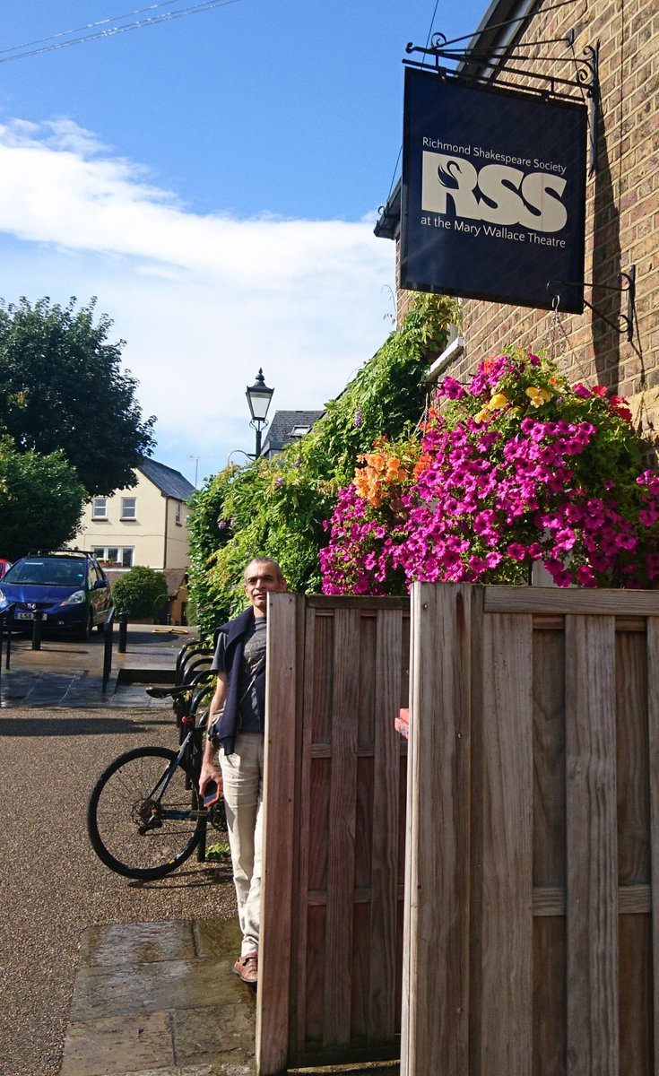 Dilip Shanker looking shifty outside the stage door #PREVIEW #Theatre #RSS #twickenhamriverside