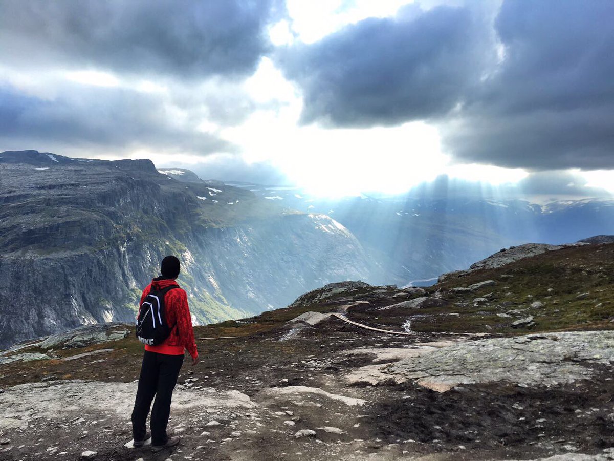 AdventuresRoad's tweet photo. الطبيعة صفحة ممتدة لانهاية لها
من سحر الألوان ،
"جرعة تأمُّل" . . 🕊🍃🗻
#النرويج 🇳🇴
بعدسة @Bin_Haroon 📸 https://t.co/DOJeW2S6Kq