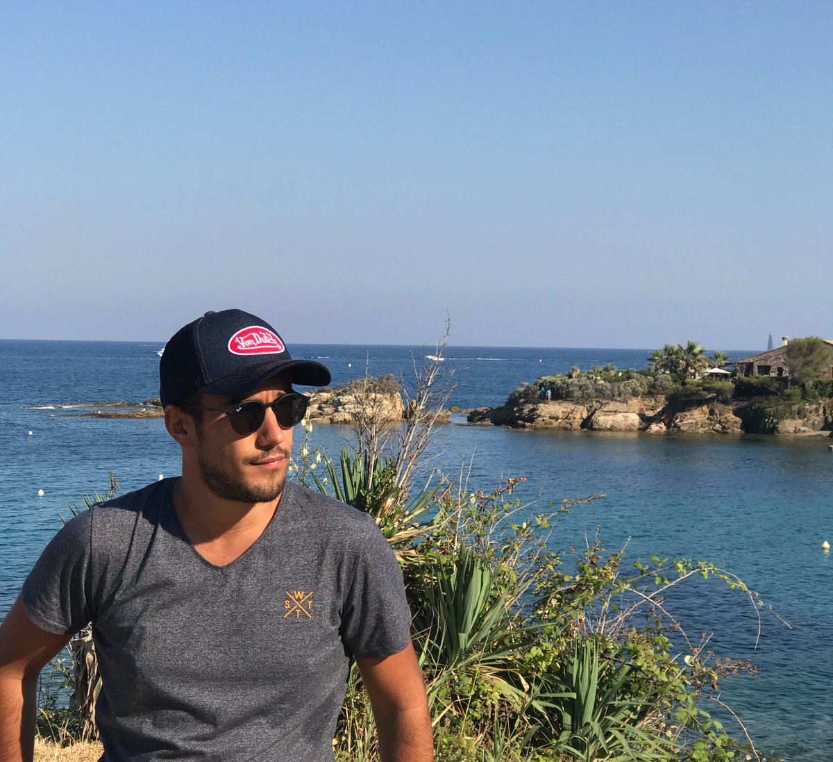 Je kiffe la marque <a href="/watts_beyond/">Watts #RideDifferent</a> ! Tee shirts, caquettes, maillots... leur collection est Top ! #CoupDeCoeur #TweetNonSponsorisé