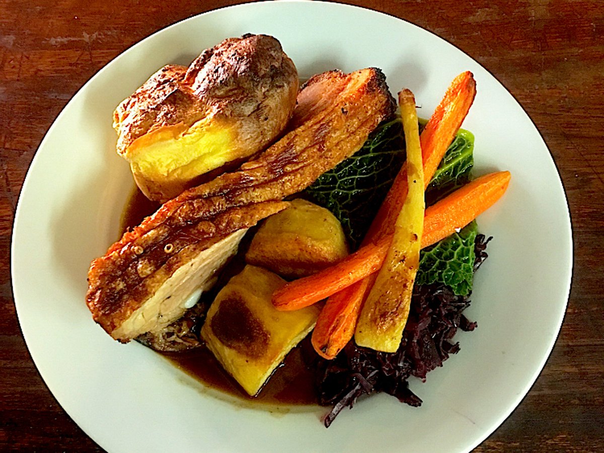 Sunday lunch spotlight: the big and proper roasts at Lower Clapton's <a href="/WindsorCastleE5/">The Windsor Castle</a>: bitly.com/2g16akt