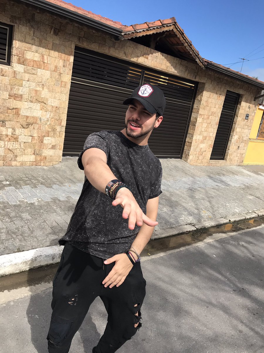 t3ddyyyyy's tweet photo. vc bobeou e o t3ddy rapper passou pela sua timeline,,,,,,, https://t.co/aNgTkZ55xK