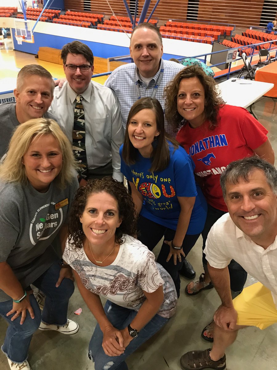 sharpe_ele's tweet photo. What a great Back to School Bash!! #mceleprincipals #sharpegreendevils https://t.co/3ixrOzt8IX