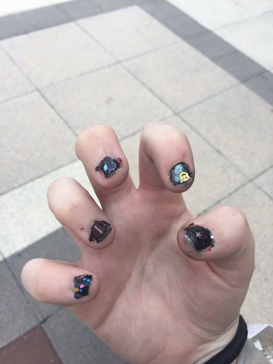 belatweets2u's tweet image. I'm a 19 y/o nail tech n recently quit my job to do nail art full time. A simple RT could allow me to pursue my dream! 😩😩😩😩🙌🏼🙌🏼🙌🏼