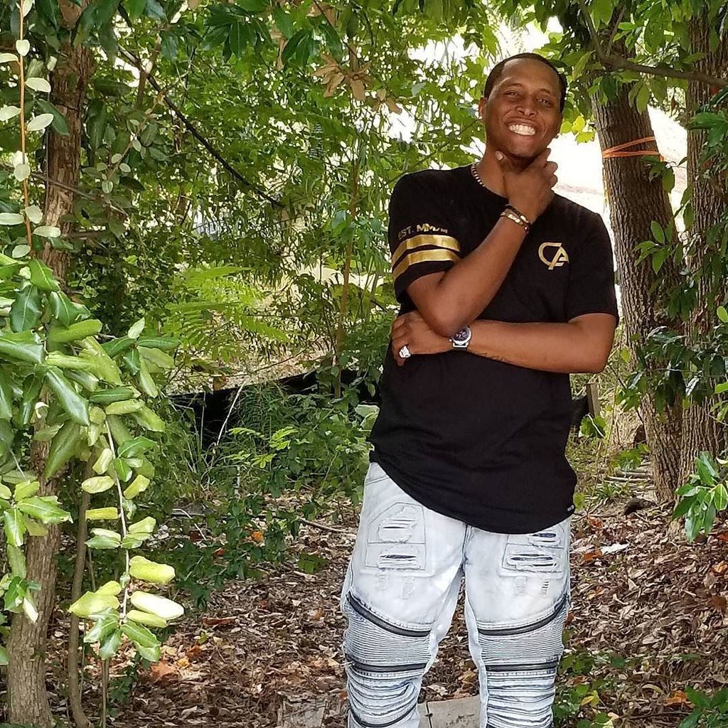 You'd smile this big too if you were wearing this Limited Edition Black and Gold CASelect  #ChildofGod gear!  Avai… ift.tt/2wi8Sqg