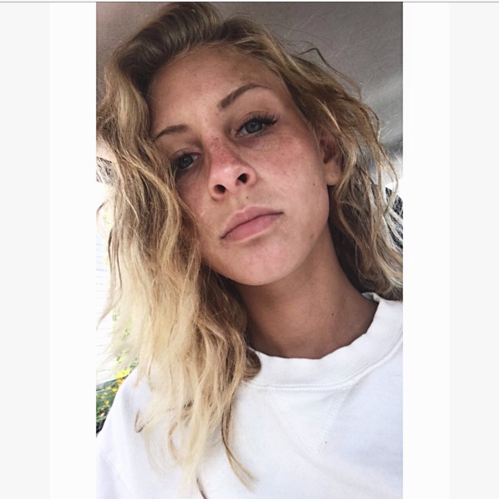 hrichbaugh's tweet photo. #NewProfilePic #sorryskin ☀️☀️ https://t.co/ekH2waMQN9