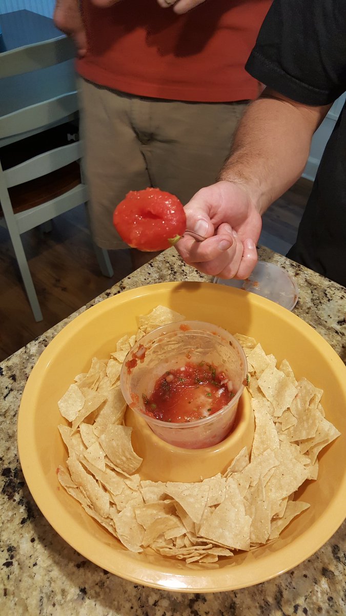 KSByouknowme's tweet photo. @LiveEatSurf So disappointed that 1/3 of my large salsa is a tomato ๐ #salsafail @Grahambo44 https://t.co/MmVtEaAp3c