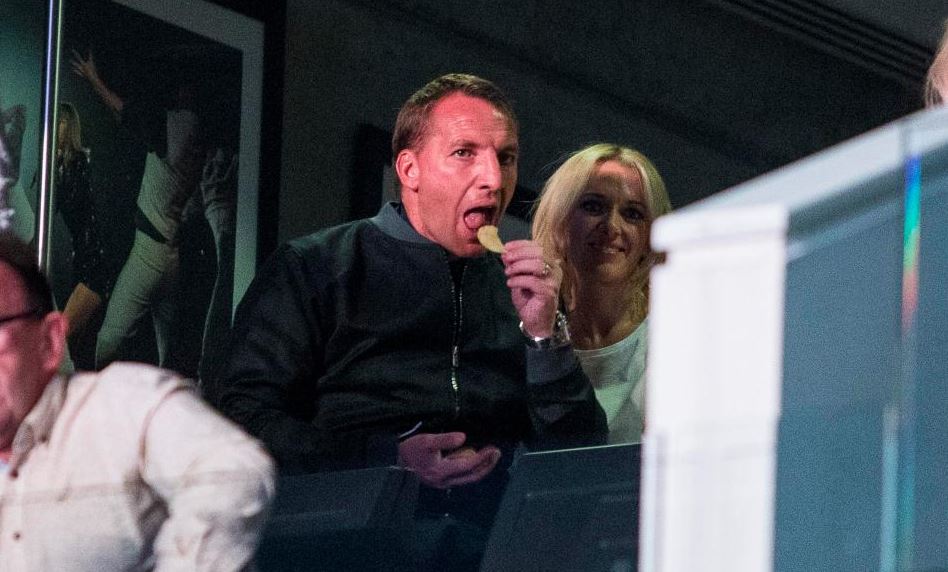 ScottishSun's tweet photo. Celtic's Brendan Rodgers munches on Pringles as he takes in Celine Dion gig https://t.co/0Dv2xb6QSO https://t.co/JNl0j0iogB