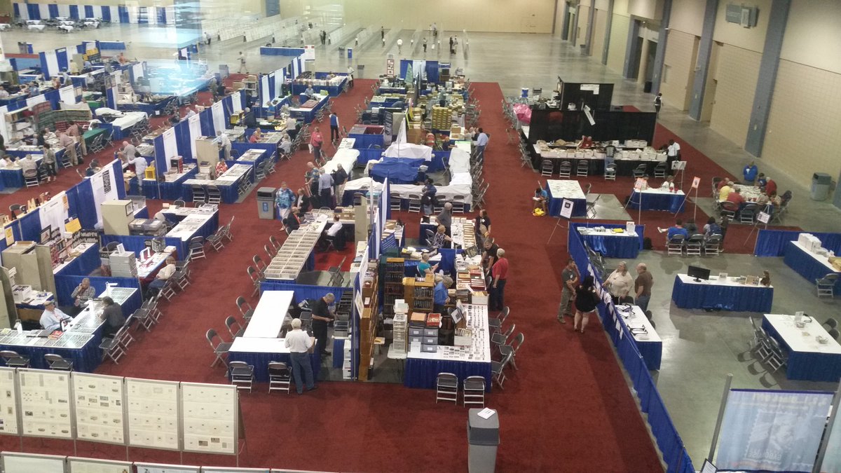 StampSpot's tweet image. StampShow 2017, 10 minutes before closing. #stamps #stampshow #aps @APS_stamps