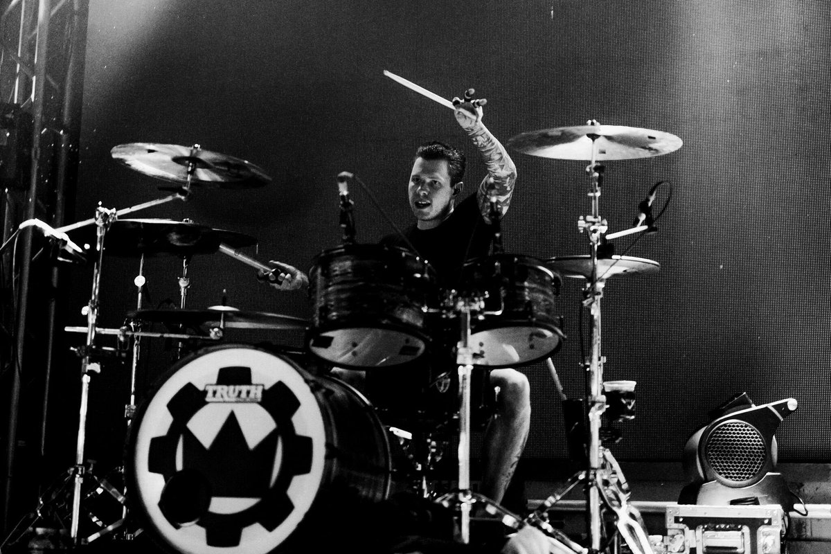 CrownTheEmpire's tweet photo. What a way to end a tour. Thank you Vegas! To everyone else who came out and saw us on this run..it truly means the world to us. We love you https://t.co/Q3Rc735XXU
