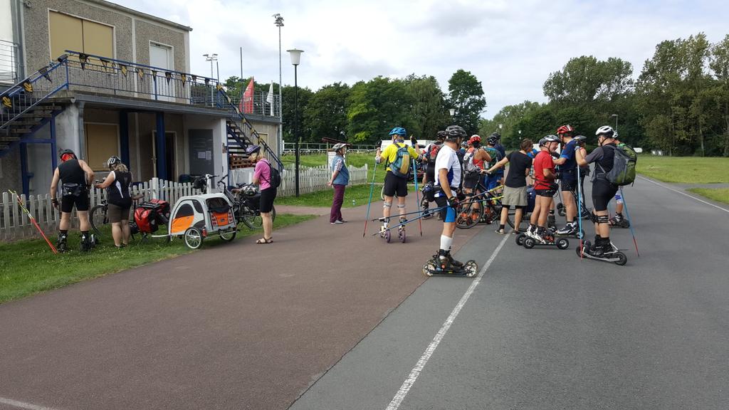 Crosszinser's tweet photo. Start in der Skate-Arena. #RollDichFit https://t.co/Xjg8CEJxVT